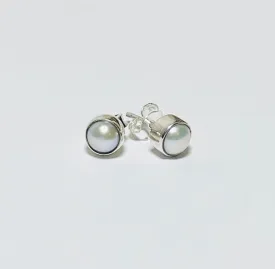 Round Pearl Studs 2 (CH64)